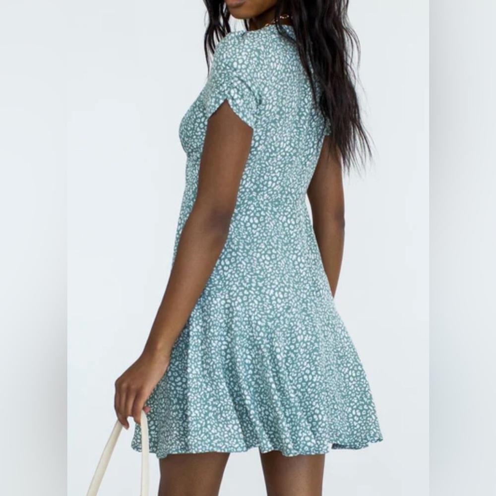 Princess Polly The Sting green mini dress, size 2 - Picture 2 of 10